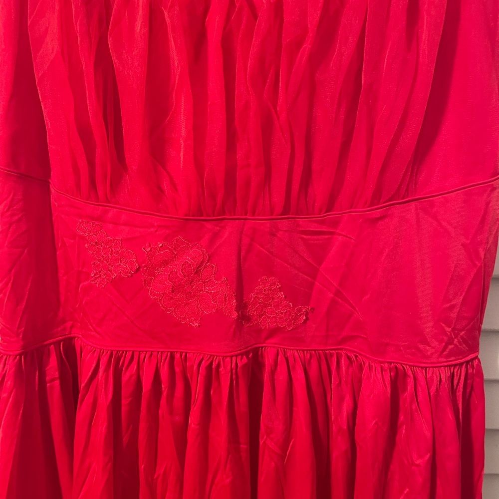Vintage Shadowline red peignoir slip dress size 34 with red floral lace trim - Picture 2 of 6